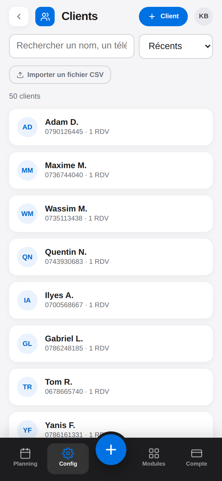 Liste des clients dans Chairli : recherche par nom ou téléphone, tri, import d'un fichier CSV, et fiches clients avec numéro et nombre de rendez-vous.